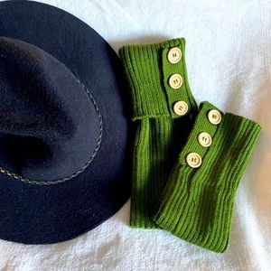 NWOT 3 button knit boot cuffs